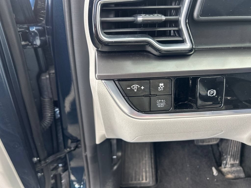 Certified 2023 Kia Sportage EX AWD/4WD image 17
