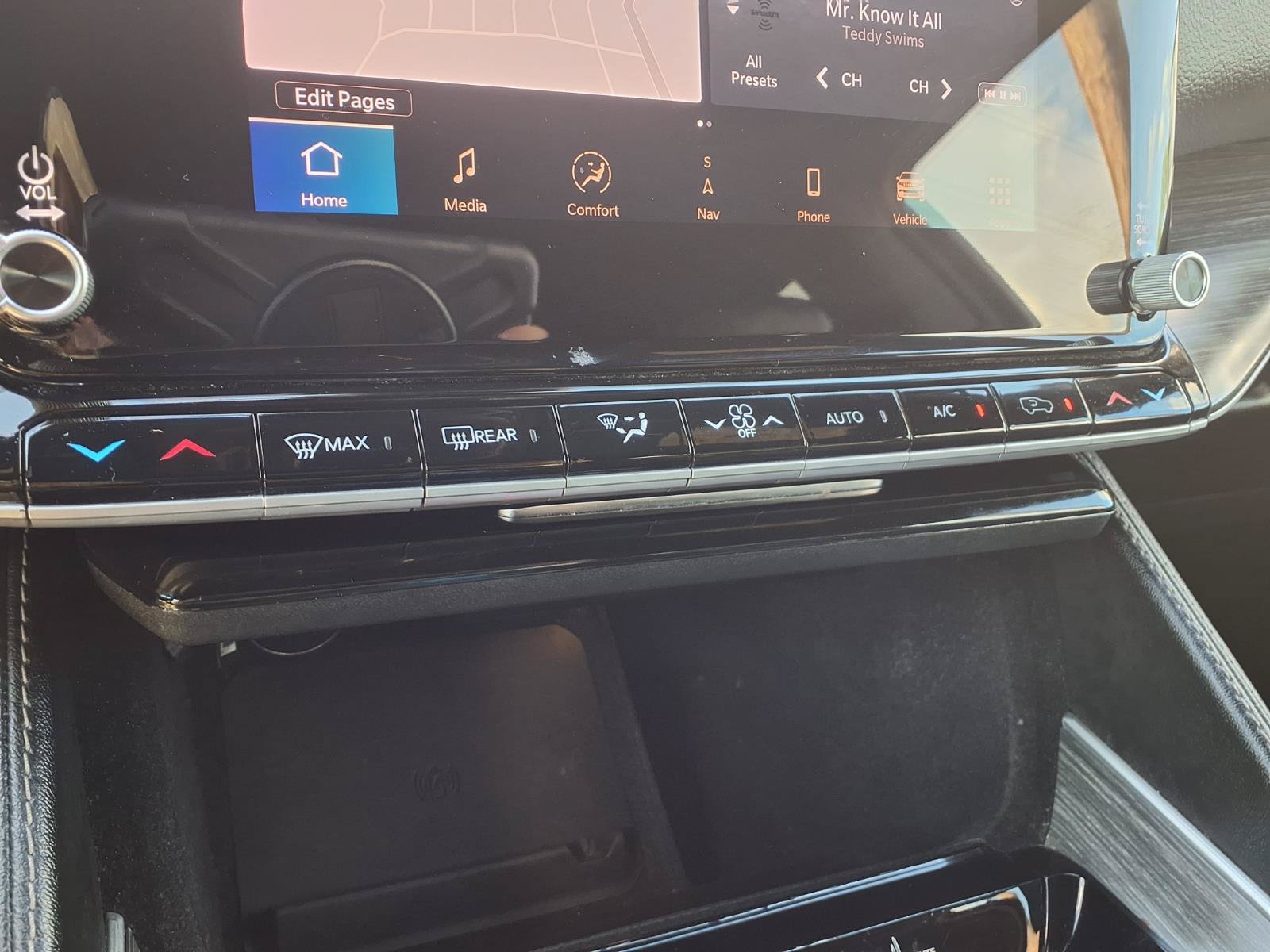 Used 2024 Jeep Wagoneer L Series II w/ Flexible Seating Group RWD image 9