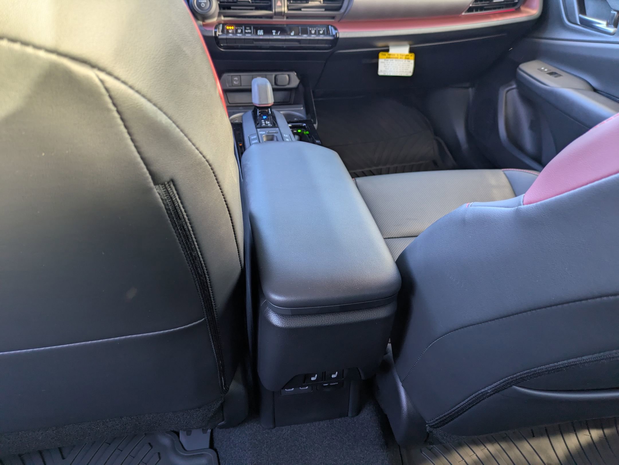 Used 2025 Toyota Prius Plug-In Hybrid image 31