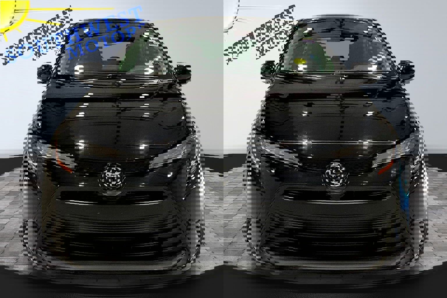 Used 2023 Toyota Corolla LE image 2