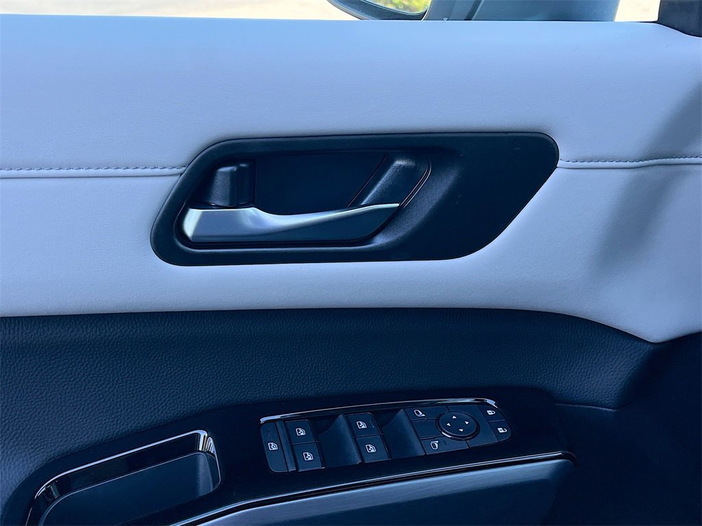 New 2025 Nissan Pathfinder SL image 17