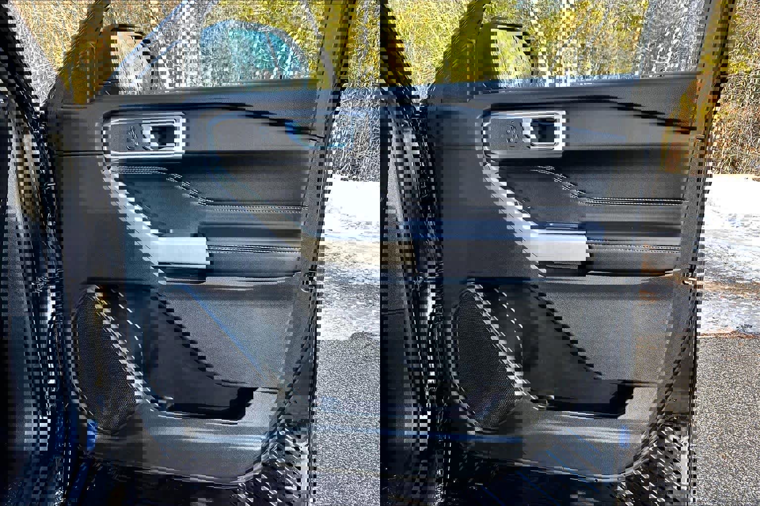 Used 2021 Ford Explorer XLT w/ Equipment Group 202A image 23