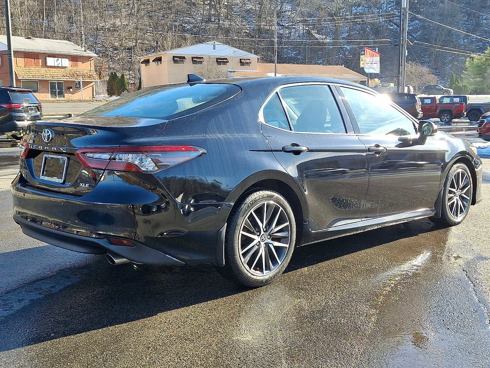Used 2021 Toyota Camry XLE w/ Navigation Package image 6