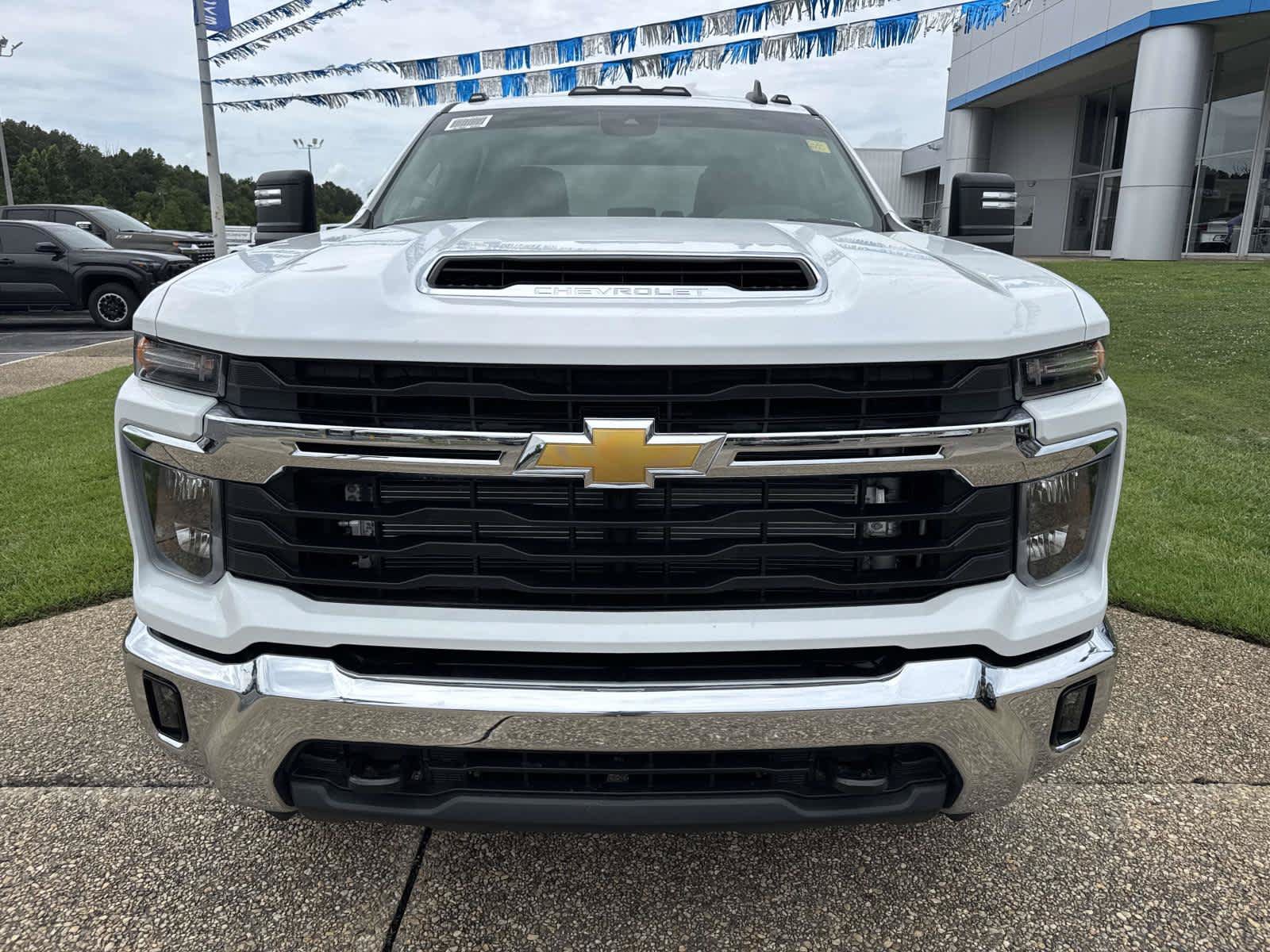 New 2026 Chevrolet Silverado 3500 LT AWD/4WD image 2