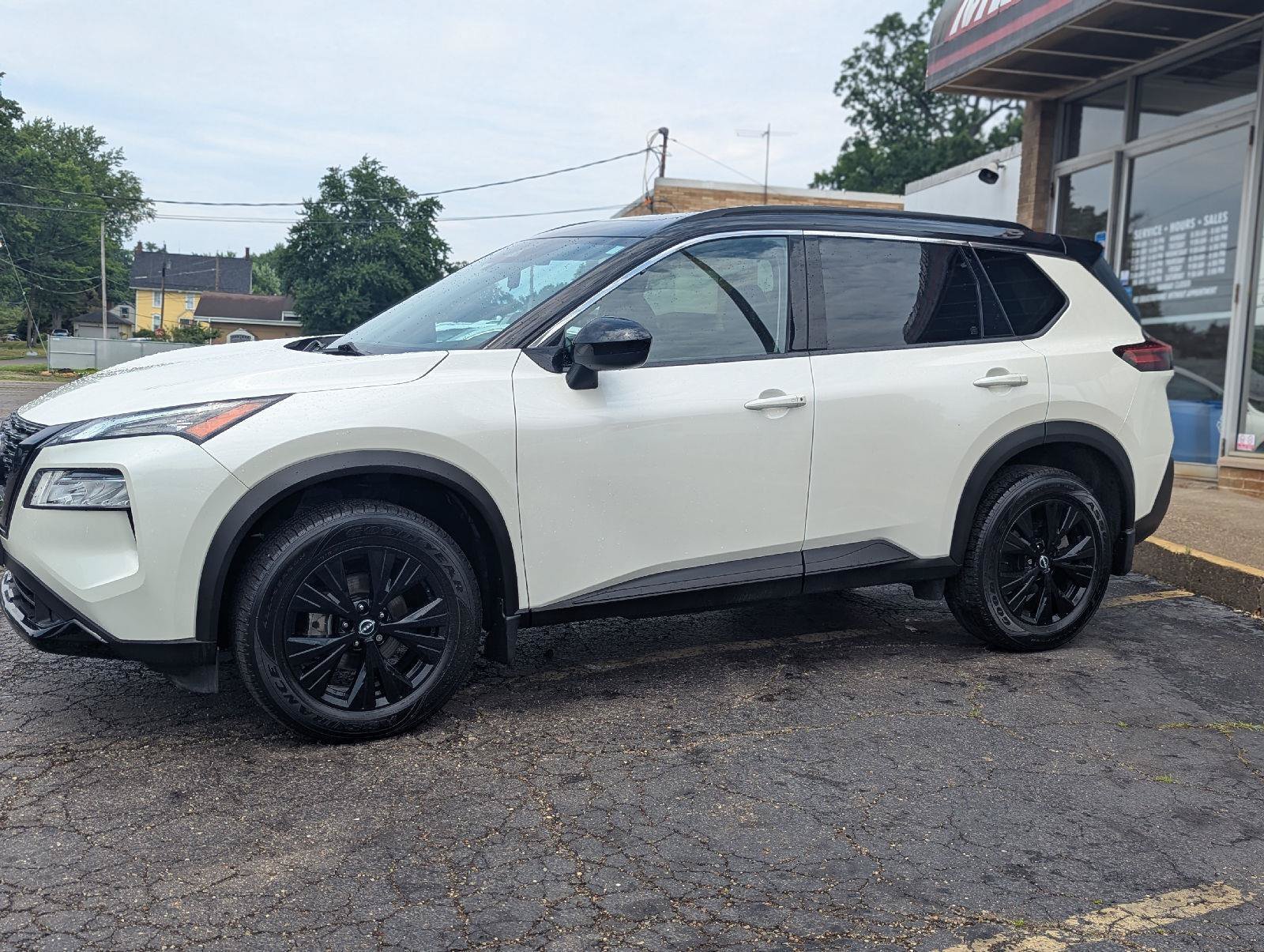Used 2023 Nissan Rogue SV w/ SV Premium B Package AWD/4WD image 4