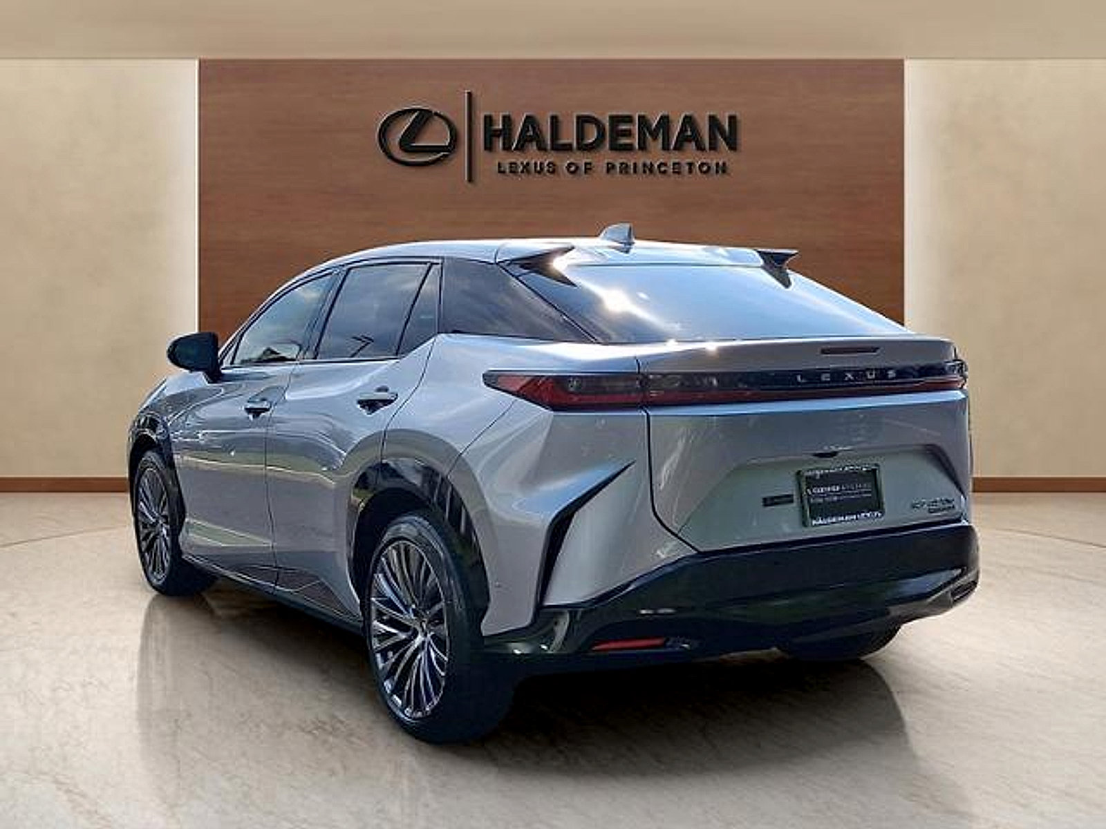 Certified 2023 Lexus RZ 450e Premium w/ Accessory Package (Z1) AWD/4WD image 4