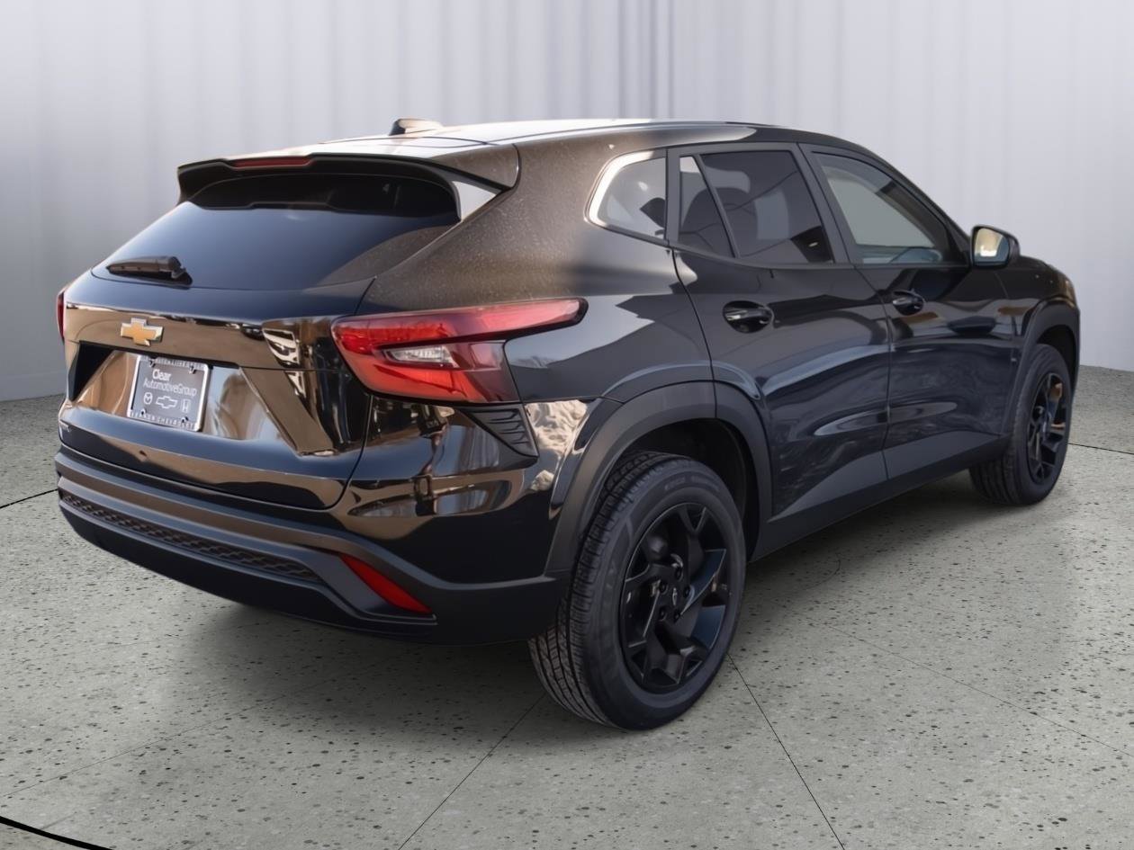 Used 2024 Chevrolet Trax LS w/ LS Convenience Package image 22