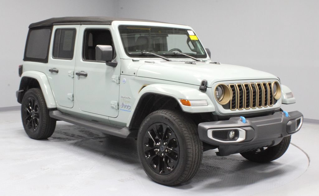 Used 2024 Jeep Wrangler Unlimited Sahara w/ Technology Group AWD/4WD image 1