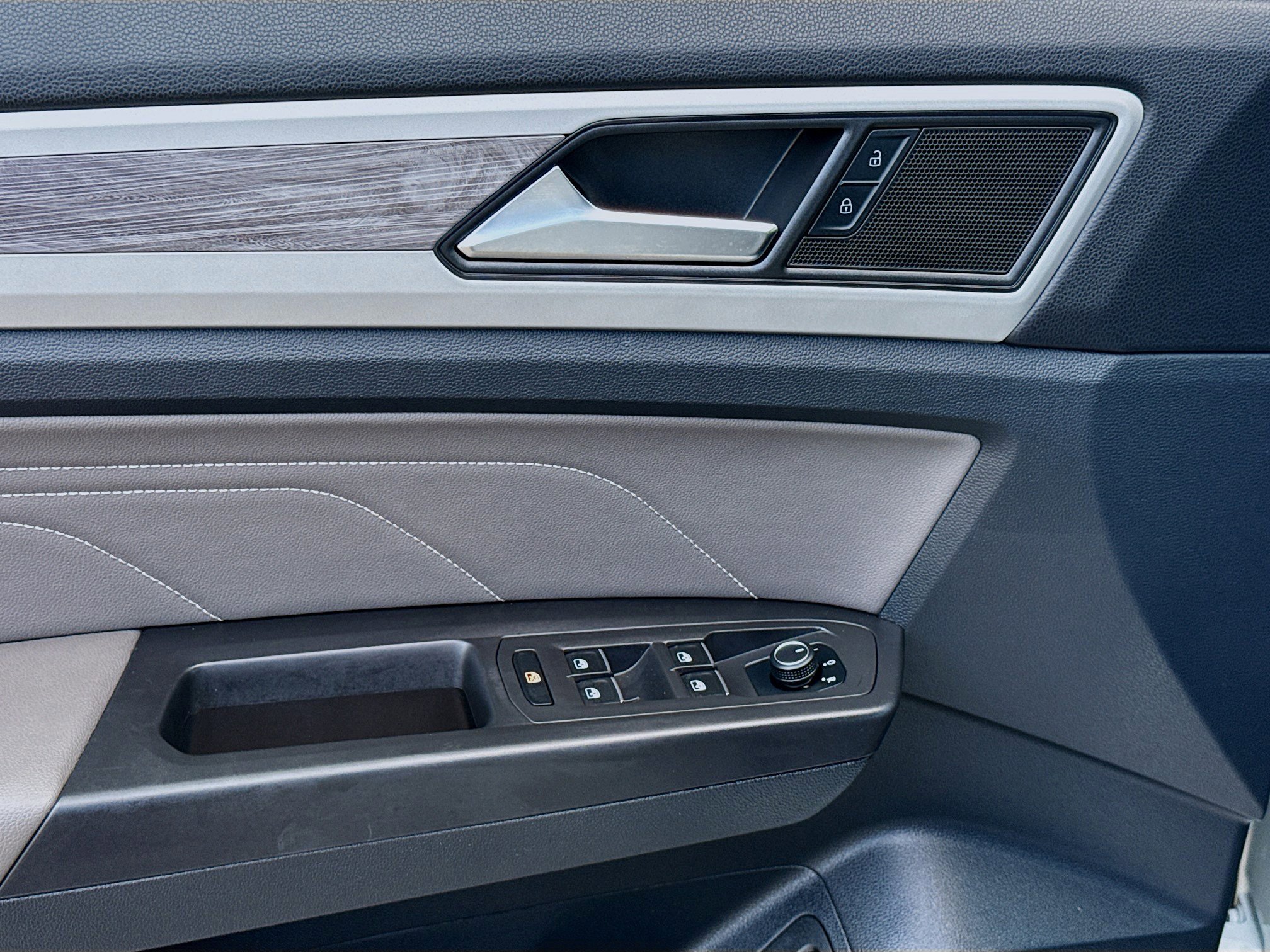 Used 2022 Volkswagen Atlas Cross Sport SE w/ Panoramic Sunroof Package image 16