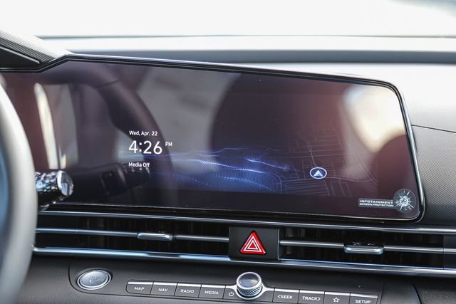 New 2025 Hyundai Elantra Limited FWD image 17