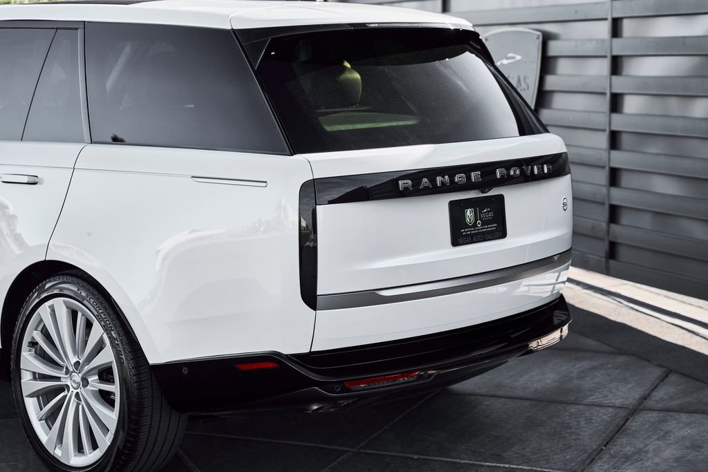 Used 2024 Land Rover Range Rover SV AWD/4WD image 10