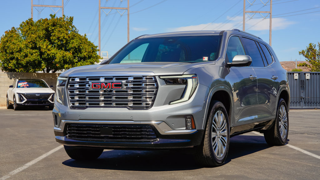 New 2027 GMC Acadia Denali FWD image 2
