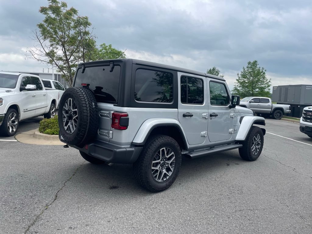 Used 2024 Jeep Wrangler Unlimited Sahara AWD/4WD image 8
