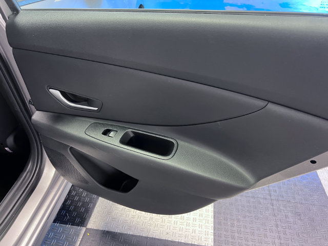 Used 2023 Hyundai Elantra SE FWD image 13