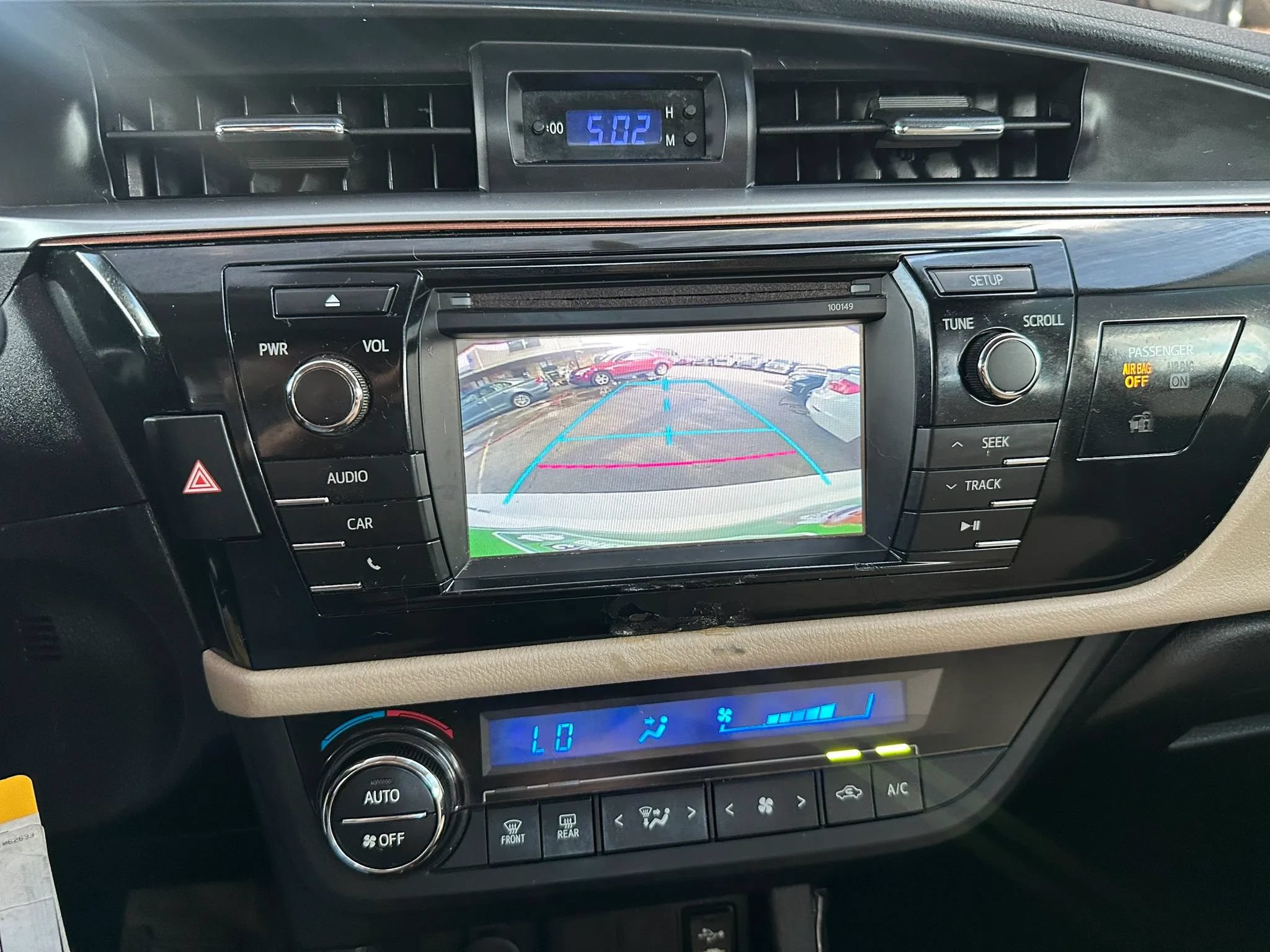Used 2014 Toyota Corolla LE FWD image 6