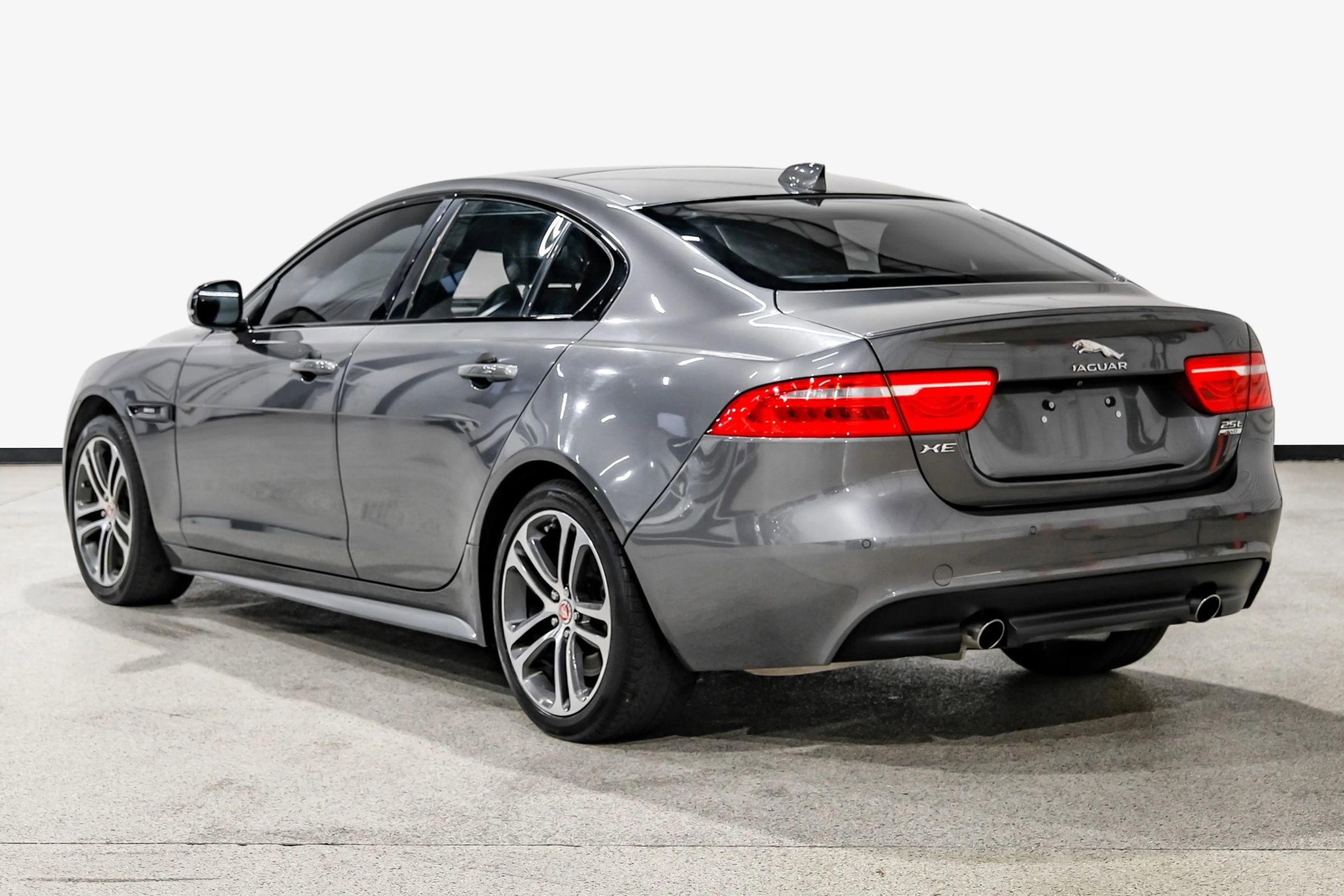 Used 2019 Jaguar XE R-Sport AWD/4WD image 8