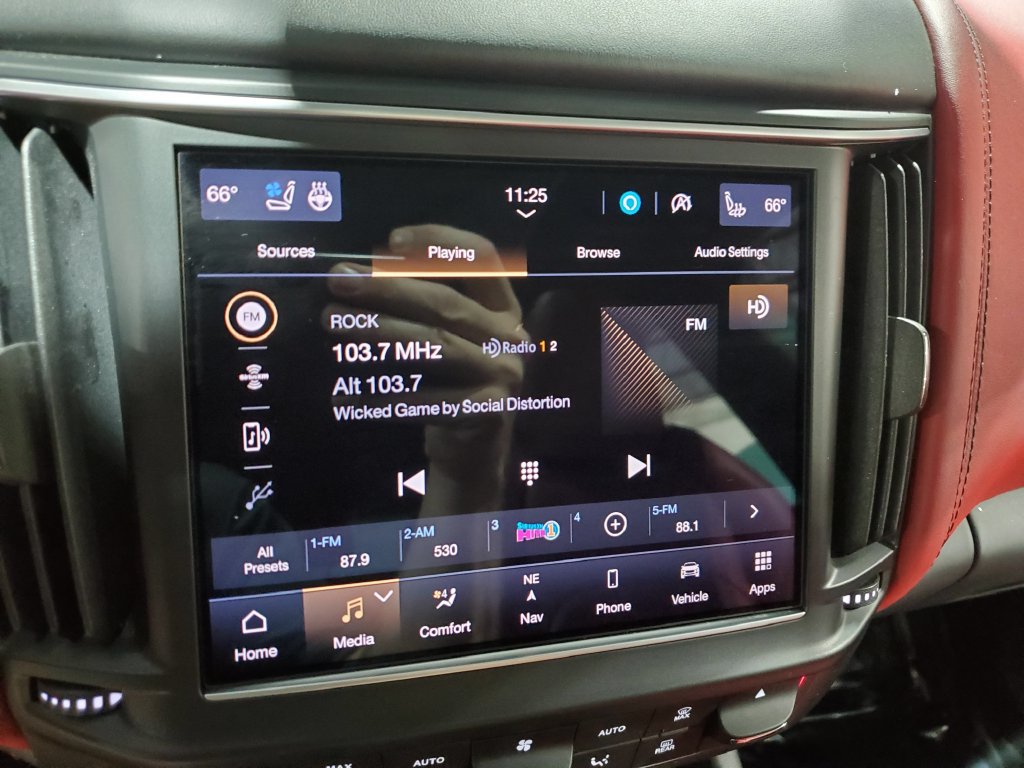 Used 2021 Maserati Levante S GranSport AWD/4WD image 35