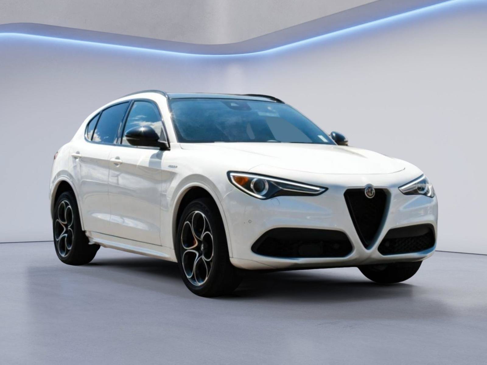 Used 2023 Alfa Romeo Stelvio Veloce AWD/4WD image 3