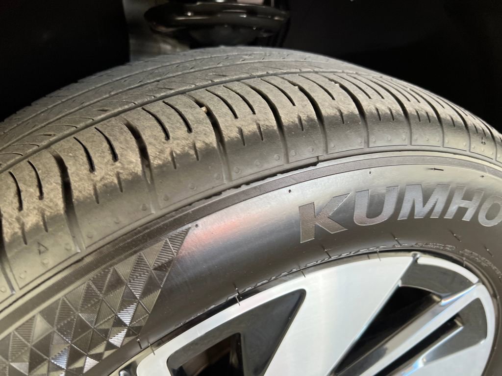 Used 2025 Volkswagen Atlas SE image 28