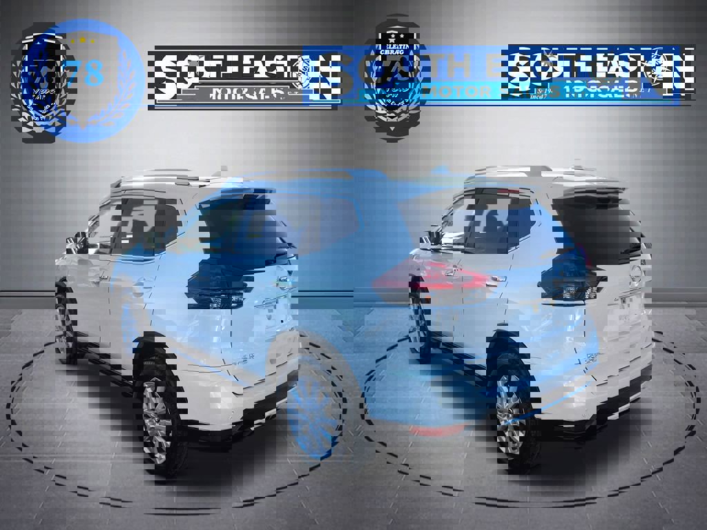 Used 2019 Nissan Rogue SV image 5