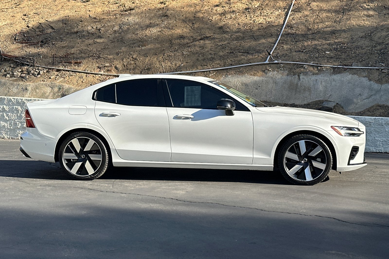 Certified 2025 Volvo S60 T8 Plus w/ Climate Package AWD/4WD image 3