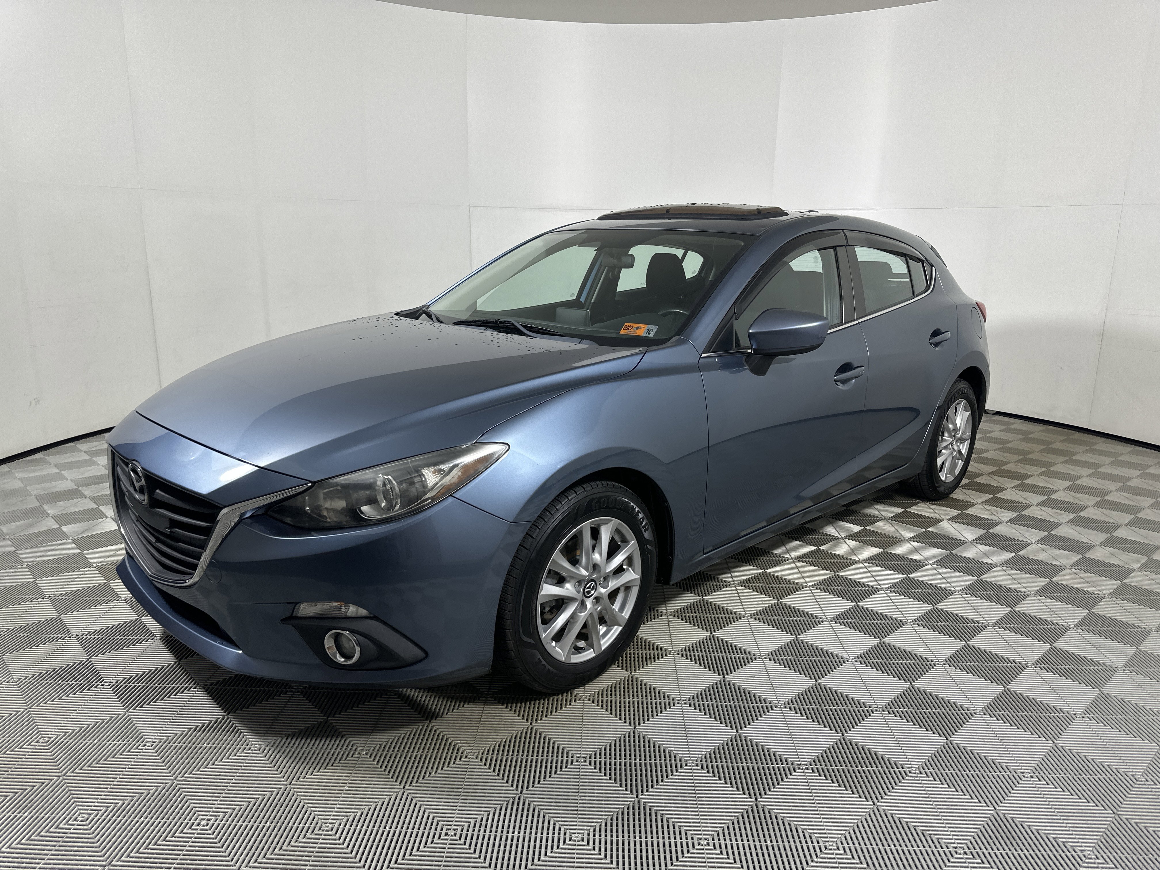 Used 2014 MAZDA MAZDA3 i Touring w/ Technology Package image 3