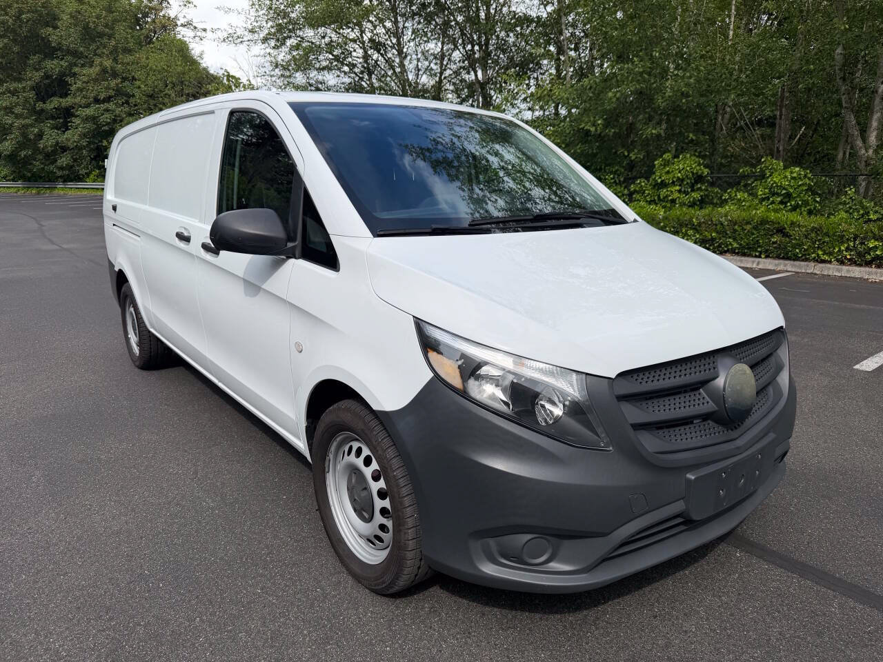 Used 2018 Mercedes-Benz Metris image 3
