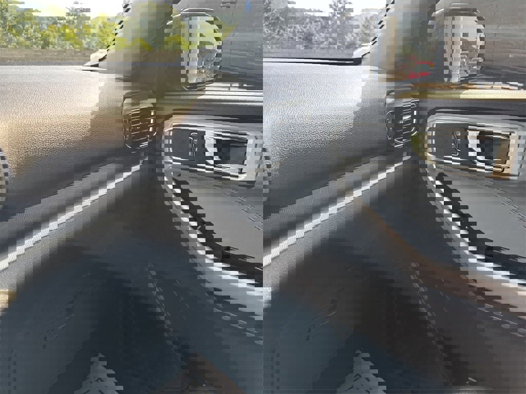 Used 2022 Ford Explorer XLT w/ Equipment Group 202A image 24