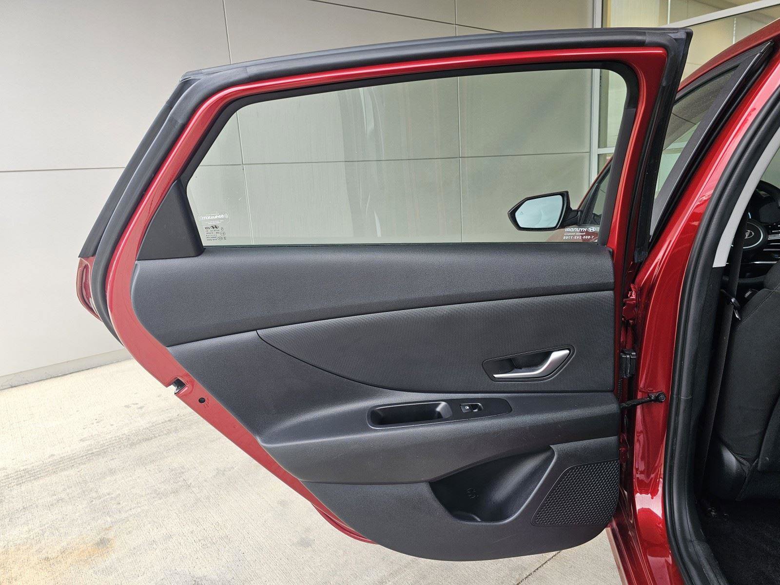 Used 2024 Hyundai Elantra SEL image 25