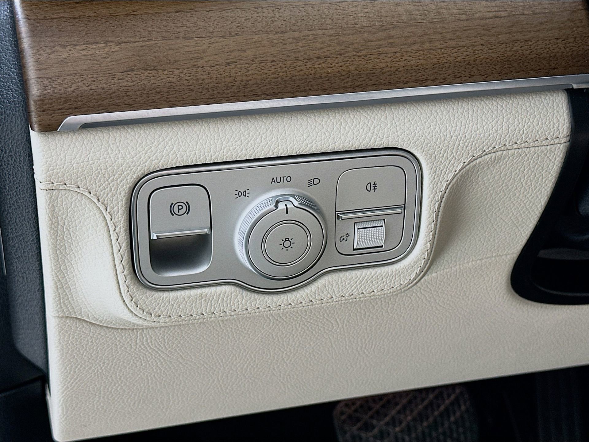 Certified 2024 Mercedes-Benz GLE 450 4MATIC image 11