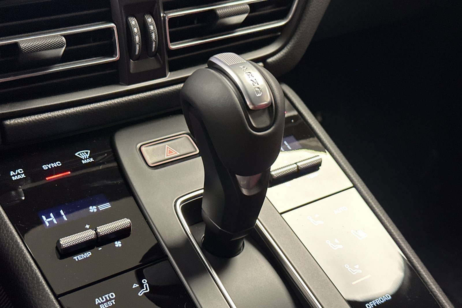 Certified 2025 Porsche Macan image 23