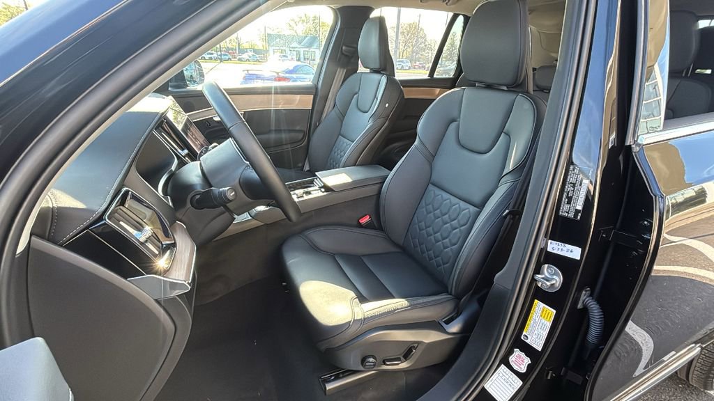 Certified 2025 Volvo XC90 B6 Plus AWD/4WD image 24