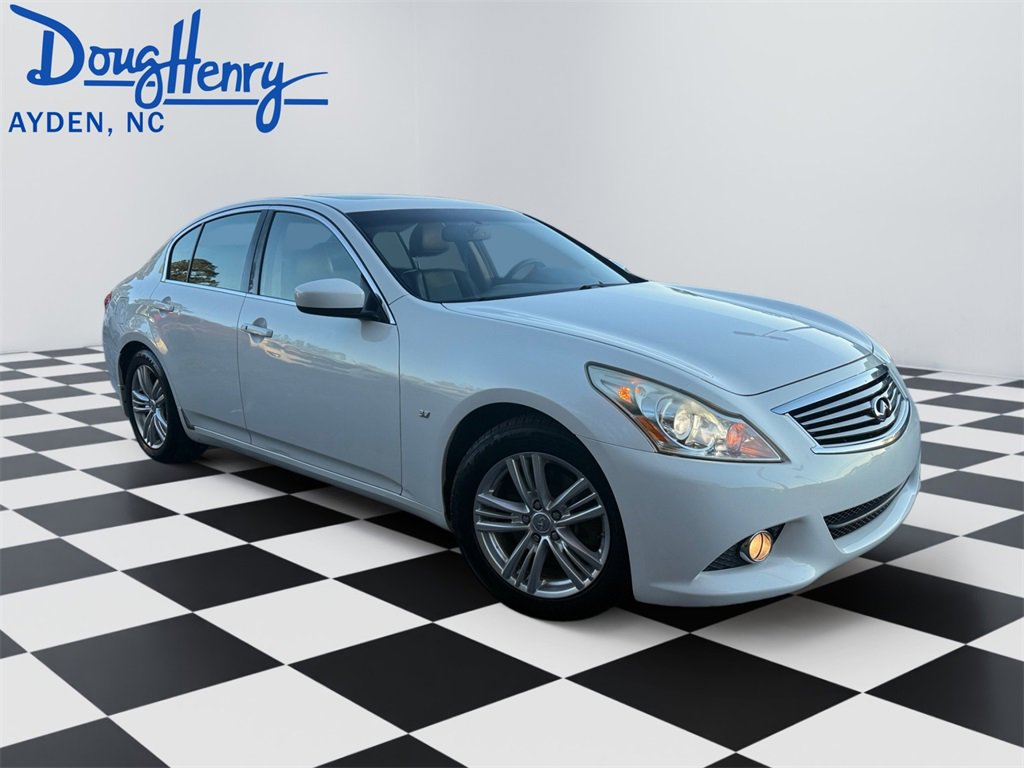 Used 2015 INFINITI Q40 w/ Moonroof Package image 7