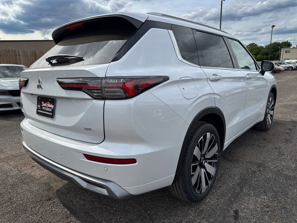 New 2026 Mitsubishi Outlander SEL FWD image 4