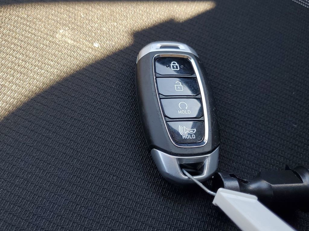 Used 2025 Hyundai Venue SEL image 28