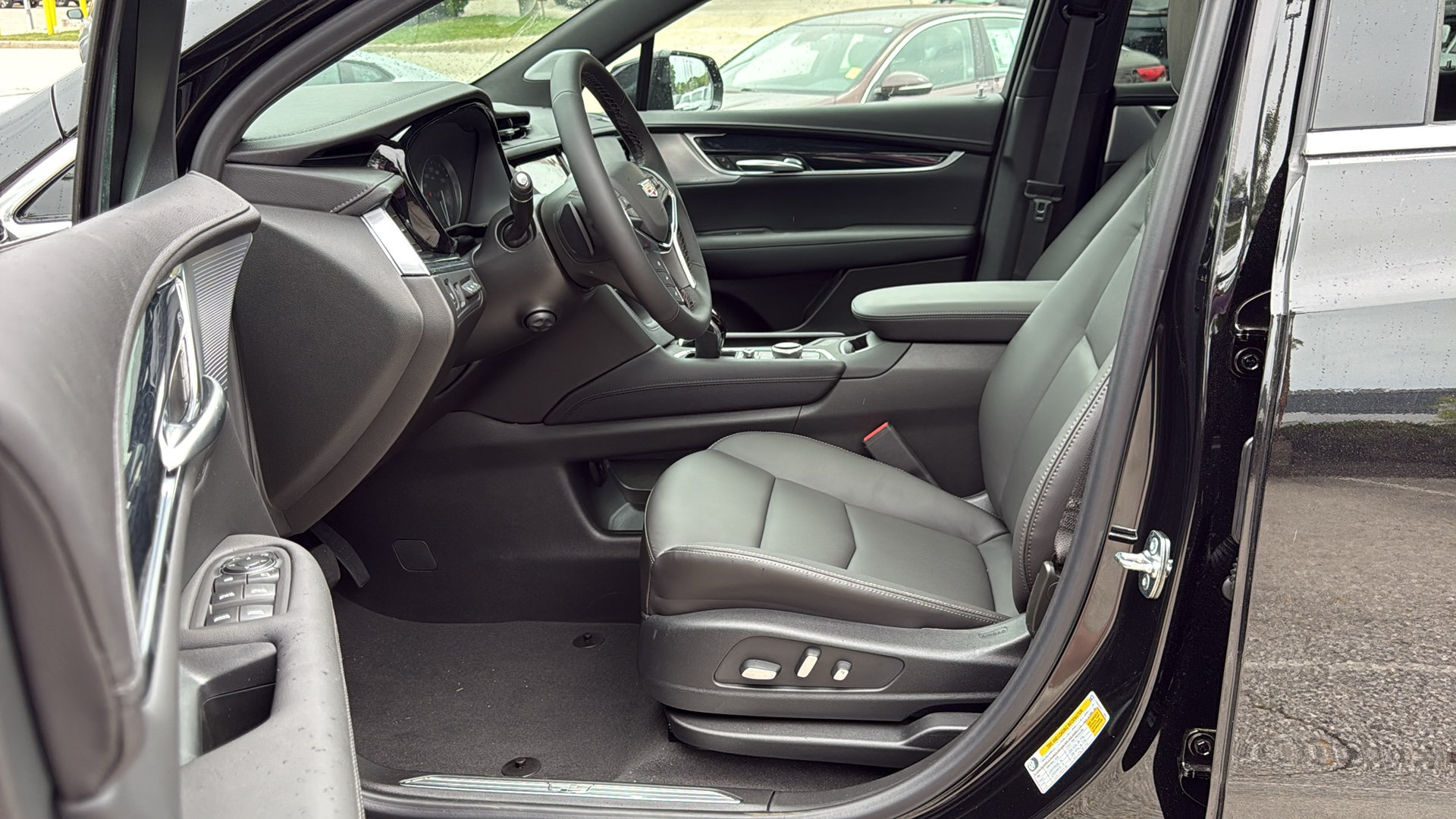 New 2026 Cadillac XT5 Premium Luxury w/ LPO, Floor Liner Package AWD/4WD image 8