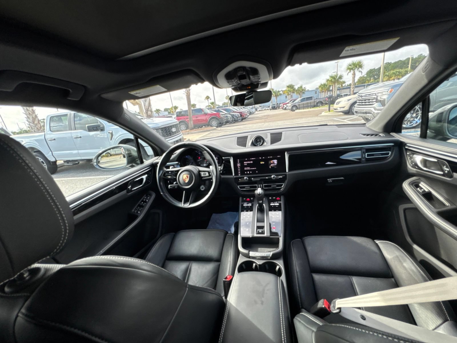 Used 2024 Porsche Macan Turbo AWD/4WD image 18