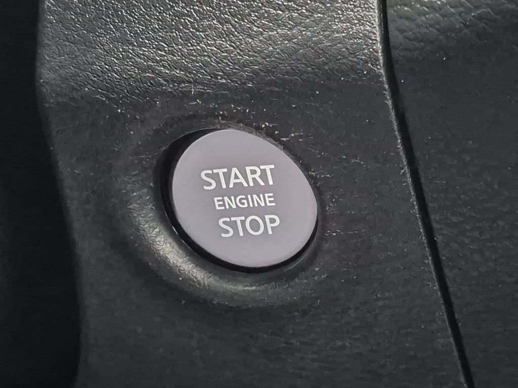 Used 2022 Nissan Frontier SV AWD/4WD image 16