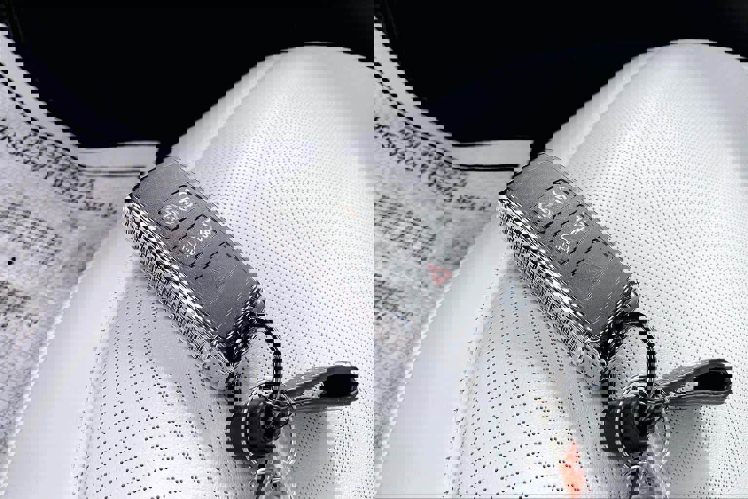 Used 2025 Land Rover Range Rover Sport SE image 13