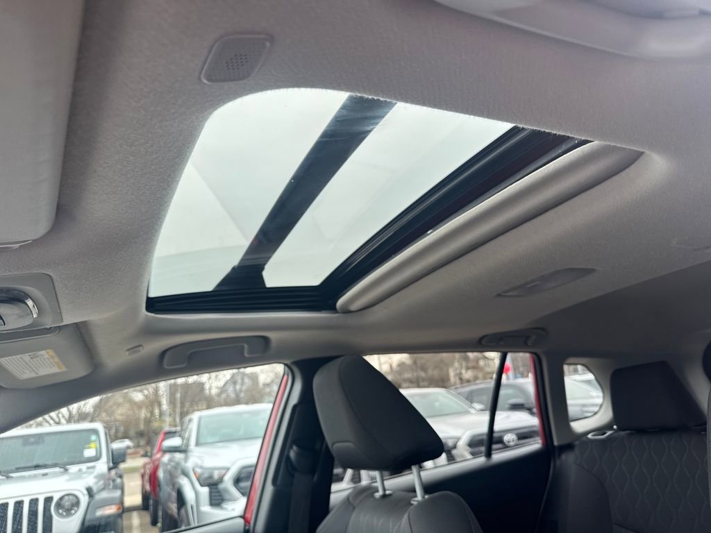 Used 2023 Toyota Corolla Cross LE w/ Moonroof Package image 16