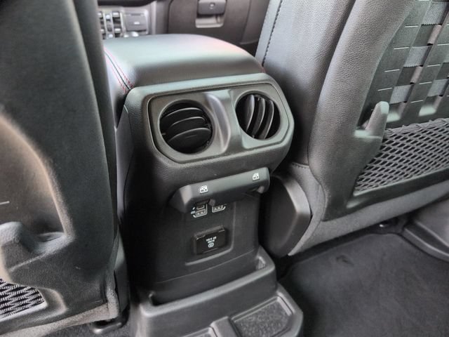 Used 2022 Jeep Wrangler Unlimited Rubicon w/ LED Lighting Group AWD/4WD image 17