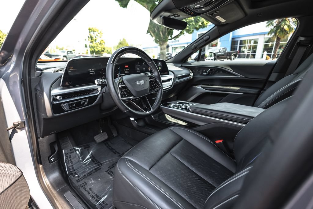 Used 2024 Cadillac Lyriq Sport AWD/4WD image 17