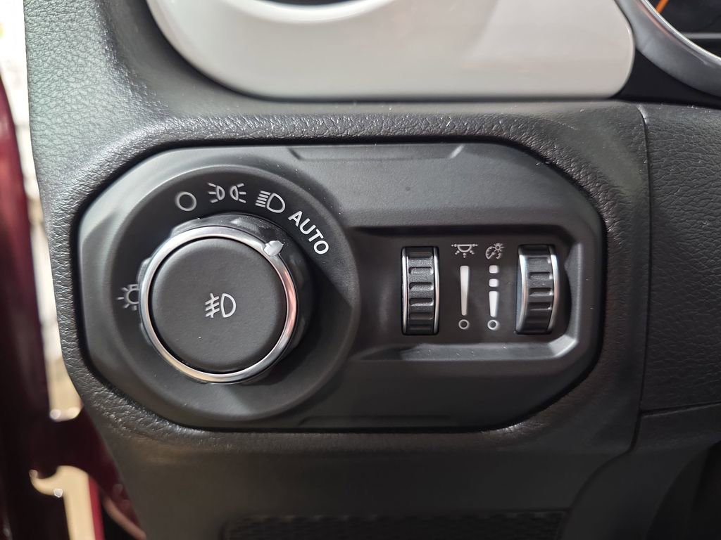 Used 2021 Jeep Wrangler Sport image 23