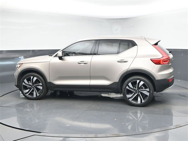 Used 2024 Volvo XC40 B5 Plus w/ Protection Package Premier image 5