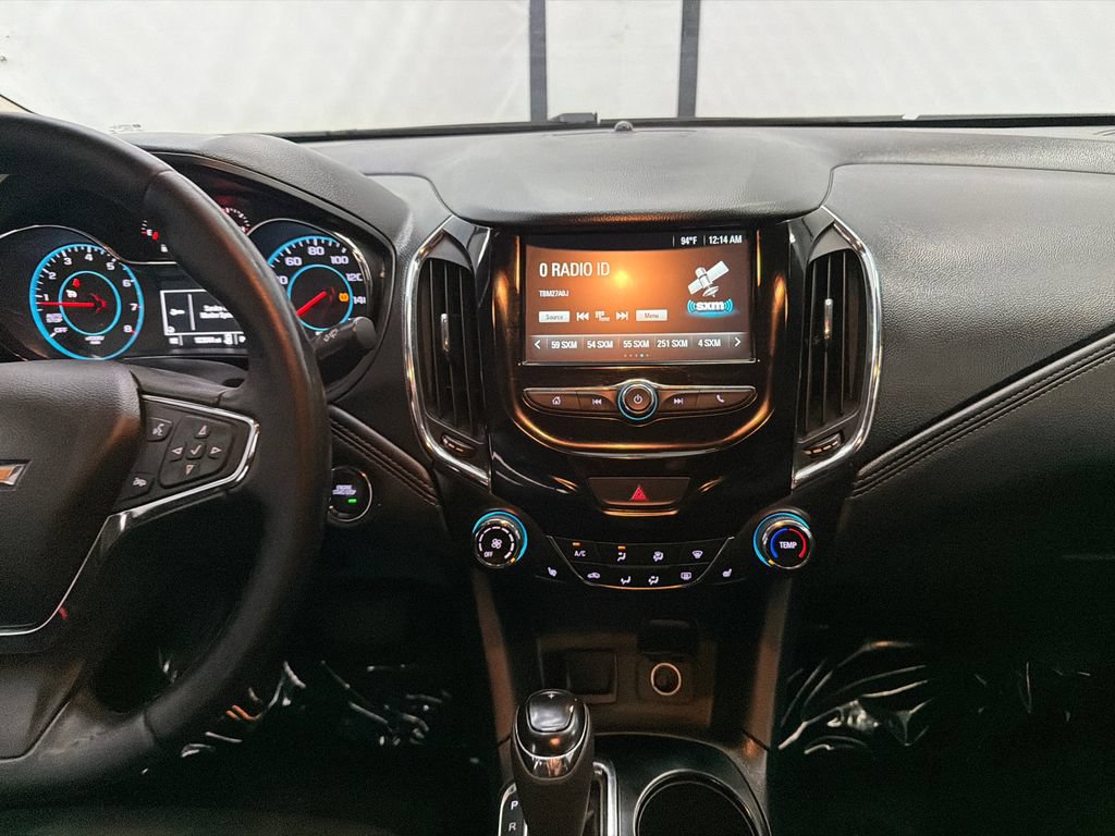 Used 2017 Chevrolet Cruze Premier FWD image 28