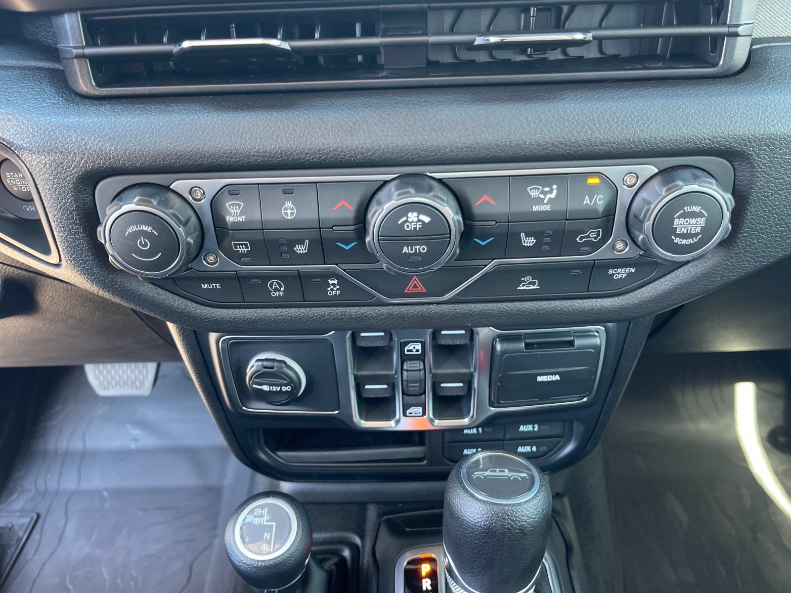 New 2026 Jeep Gladiator Sport AWD/4WD image 21