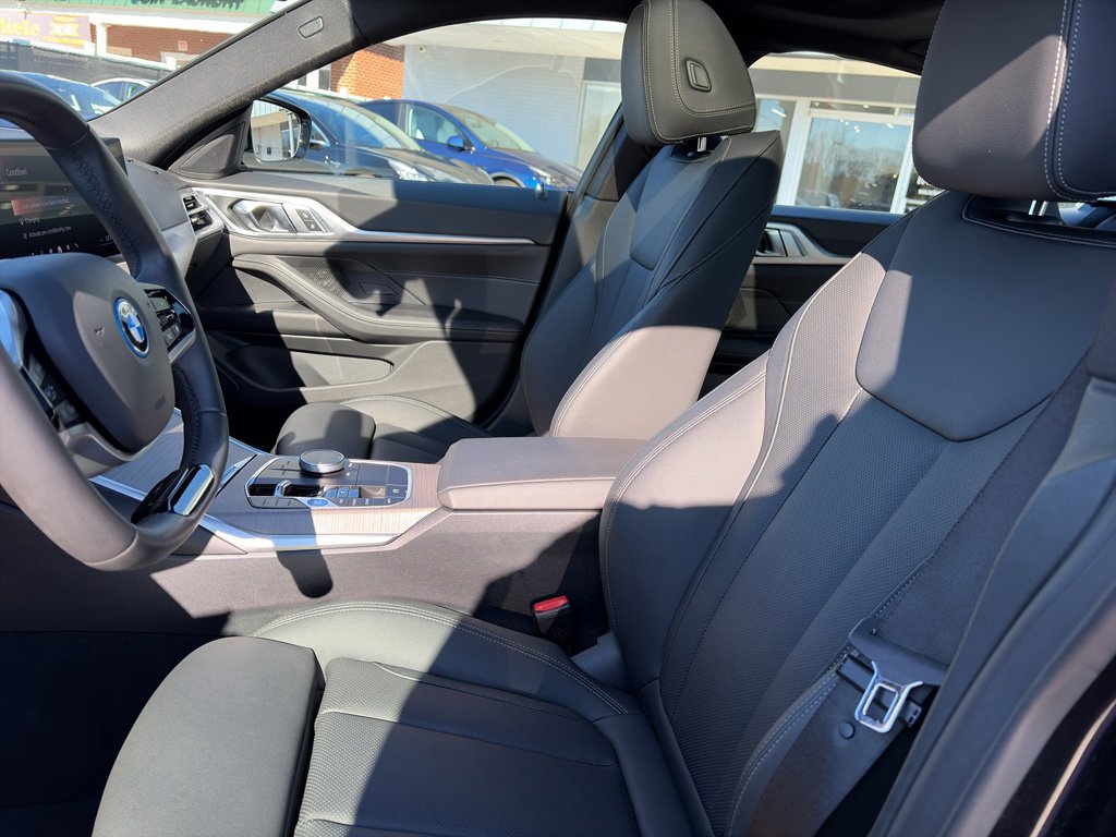 Used 2025 BMW i4 xDrive40i image 39