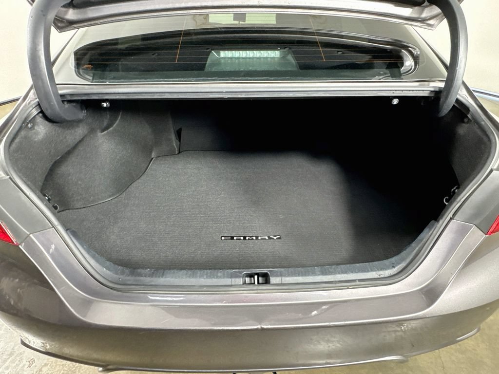 Used 2022 Toyota Camry SE FWD image 29