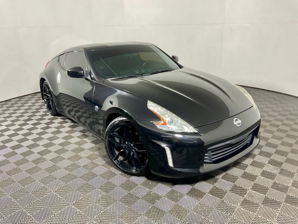 Used 2014 Nissan 370Z Coupe RWD image 3