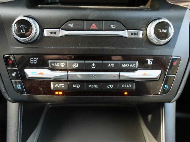 Used 2020 Ford Explorer Limited image 23